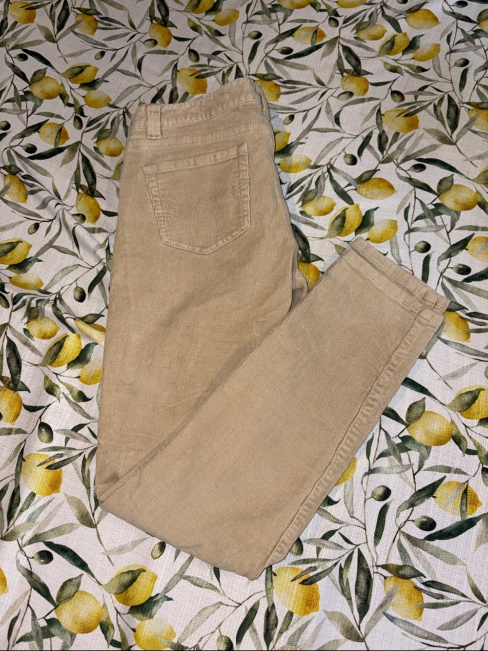Vineyard Vines Women's Classic Skinny Slim Fit Corduroy Jean Pant Tan/Sand 6 EUC